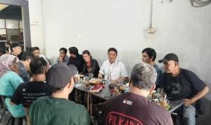 Sambil Ngopi, Deng Ical Bahas Berbagai Isu di DPR RI dengan Wartawan Makassar