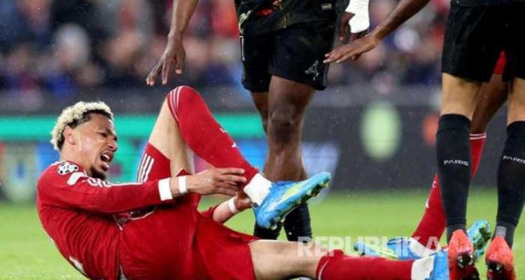 Dibawa Keluar Lapangan Pakai Tandu Sambil Menangis, Ekitike Absen di Piala Dunia 2026