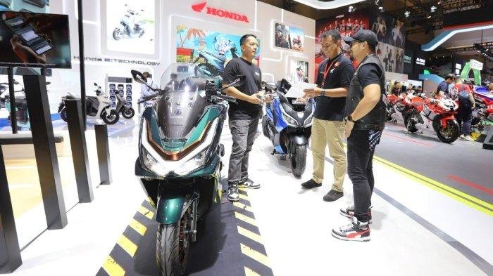 New Honda PCX160 Jadi Sorotan Utama di IIMS 2025, Bukti Dominasi Skutik Premium Kian Digandrungi