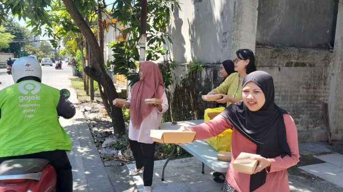 Setiap Jumat Tebar Kebaikan, Benteng Kupa Group Kali Ini Berbagi di Jalan Pendidikan Makassar