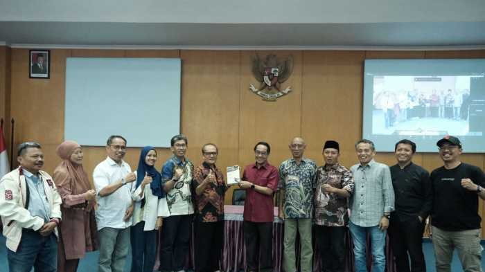 Rektor Unhas Hadiri Raker  Alumni Pers Kampus identitas, Ini Katanya 