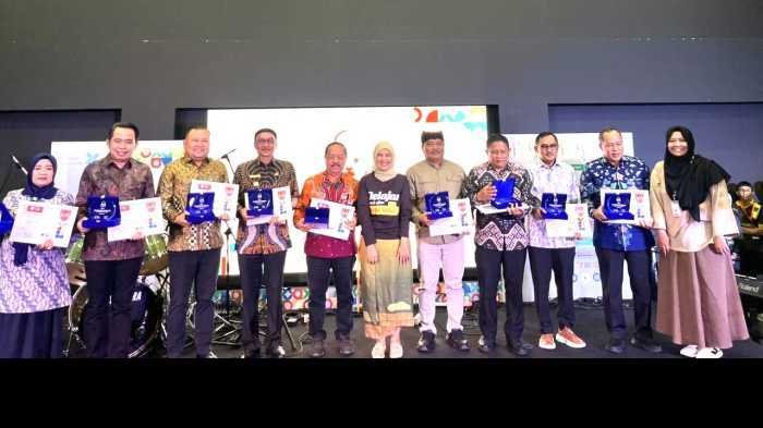 Bupati Syaharuddin Alrif Raih Mohammad Syafei Award di Puncak Temu Pendidik Nusantara XII 