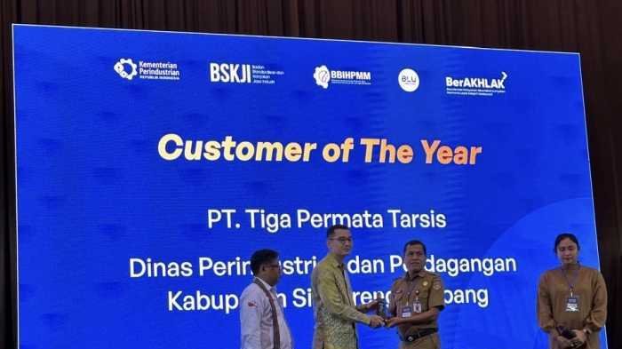 Disperindag Sidrap Terima Penghargaan ‘Customer of The Year’ dari BBIHPMM Makassar