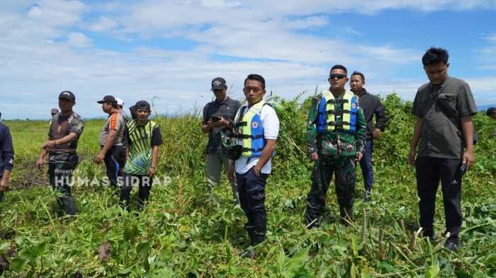 Aksi Bersih Eceng Gondok Warnai Peringatan Hari Juang TNI AD di Sidrap