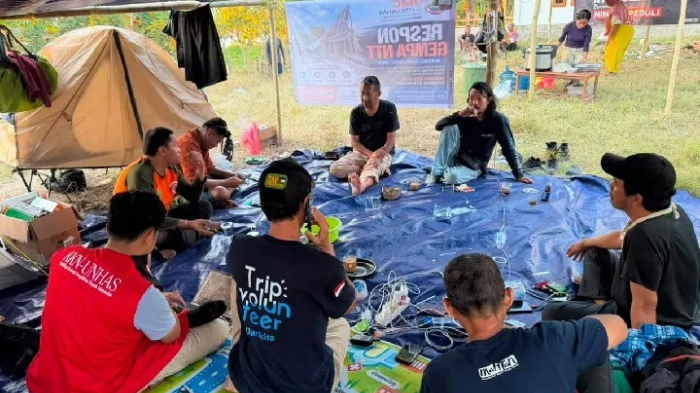 Mahasiswa KKN Tanggap Bencana Unhas Kolaborasi dengan Agam Rinjani Bantu Korban Gempa di NTT